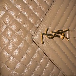 YSL MEDIUM ENVELOPE IN QUILTED GRAIN DE POUDRE LEATHER